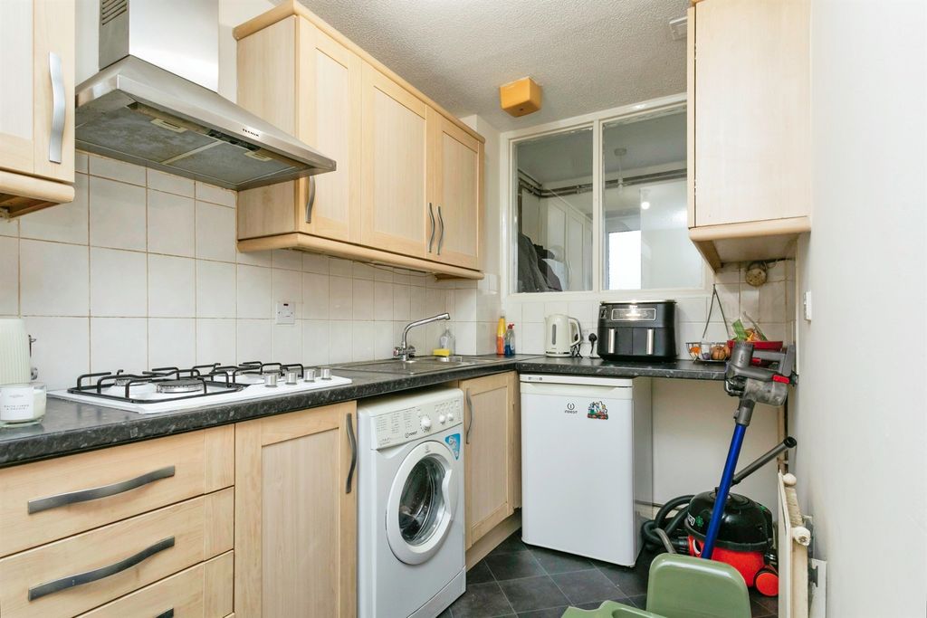 Property photo 2 of 8