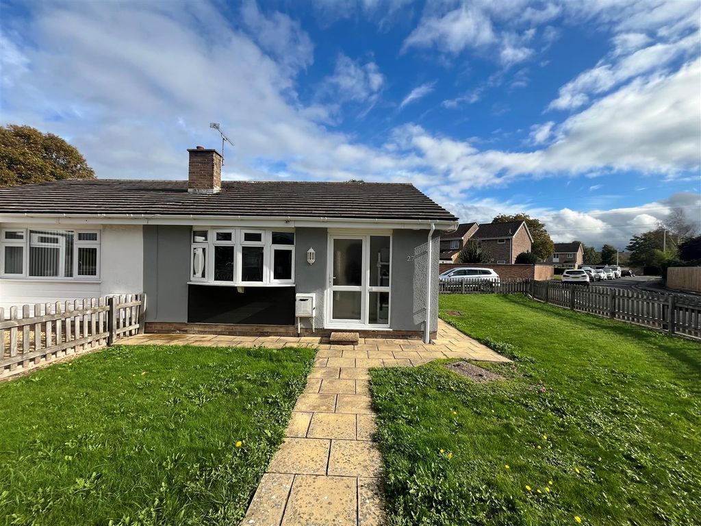 Property photo 1 of 11 Outside