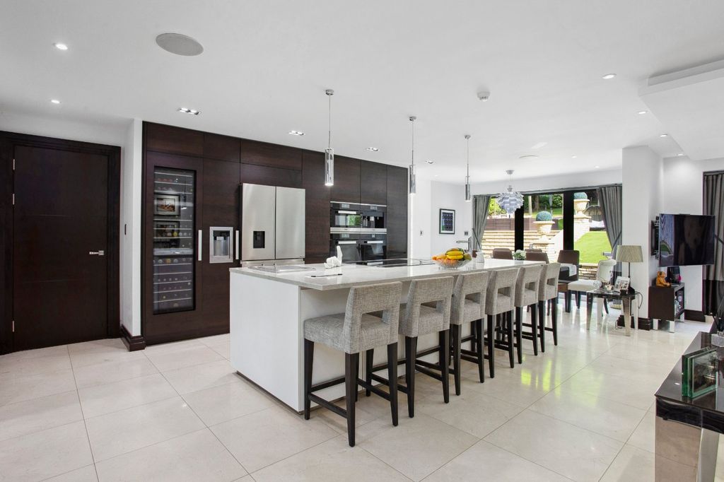 Property photo 2 of 15 Kitchen
