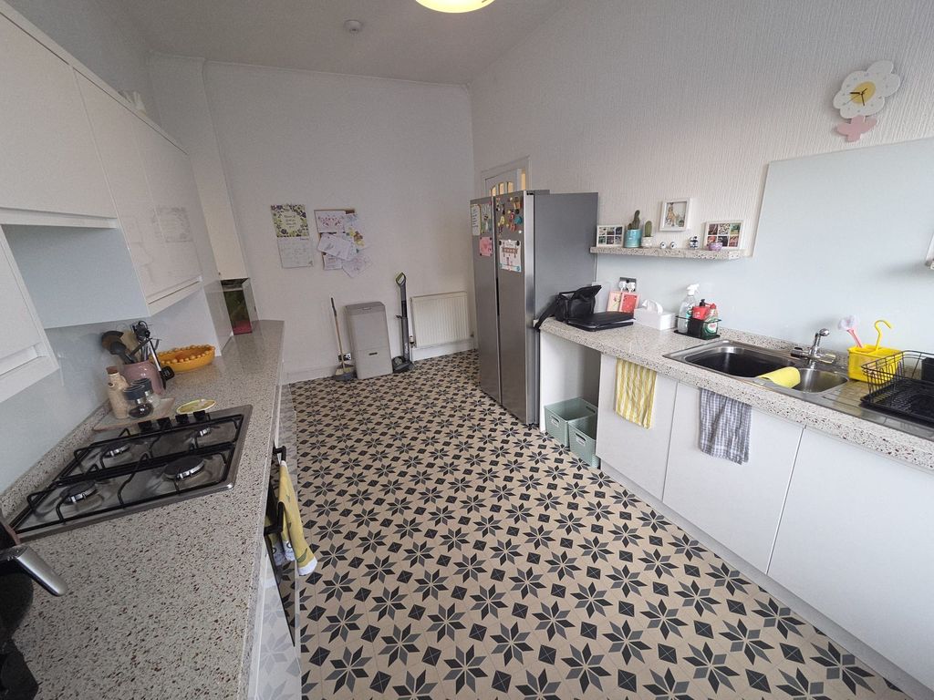 Property photo 2 of 11 Kitchen