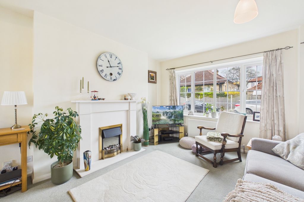 Property photo 2 of 17 Cam02294G0-Pr0133-Still014