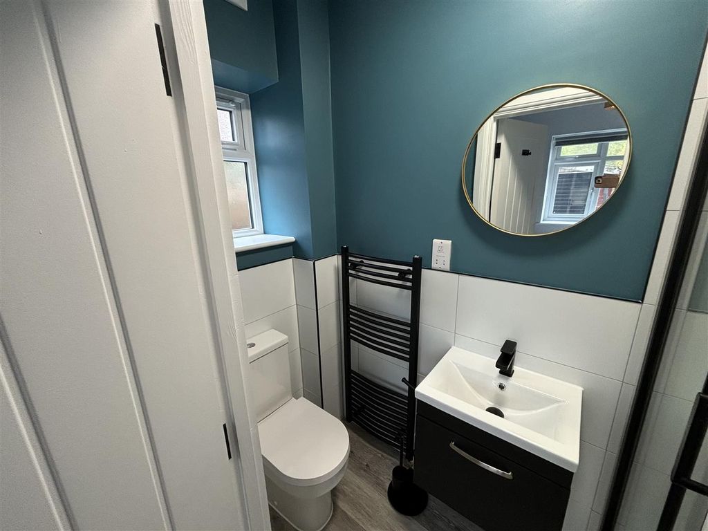 Property photo 2 of 9 Room 3 - En-Suite.Jpg