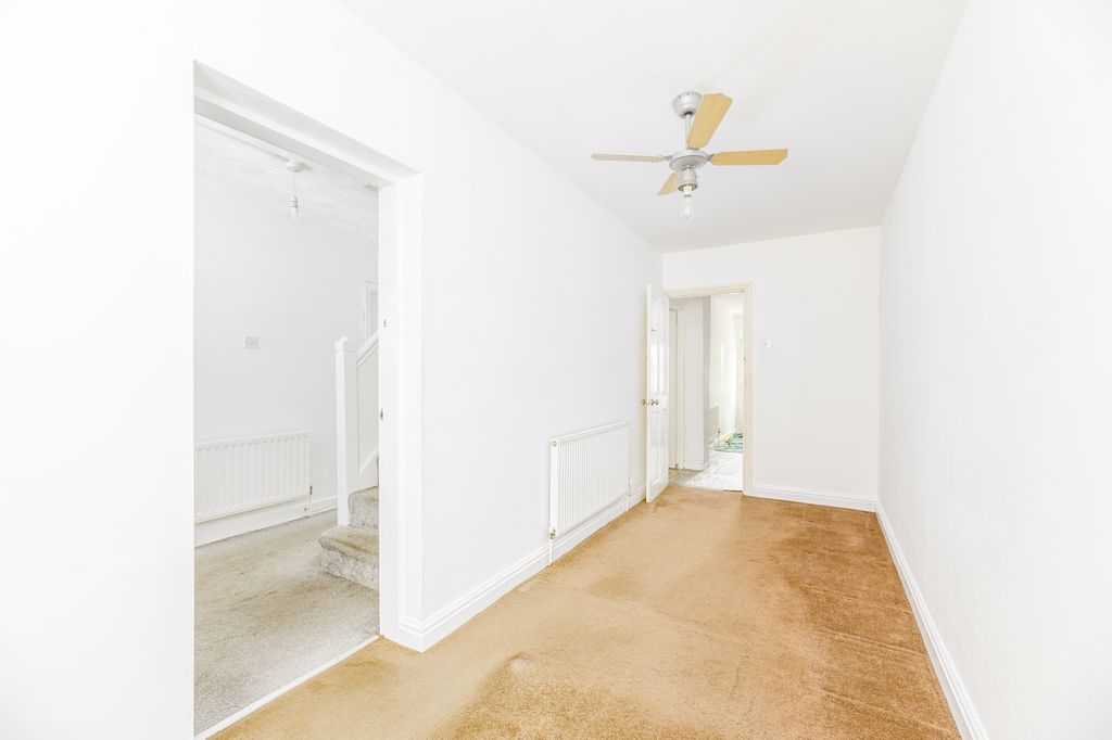 Property photo 3 of 23 04