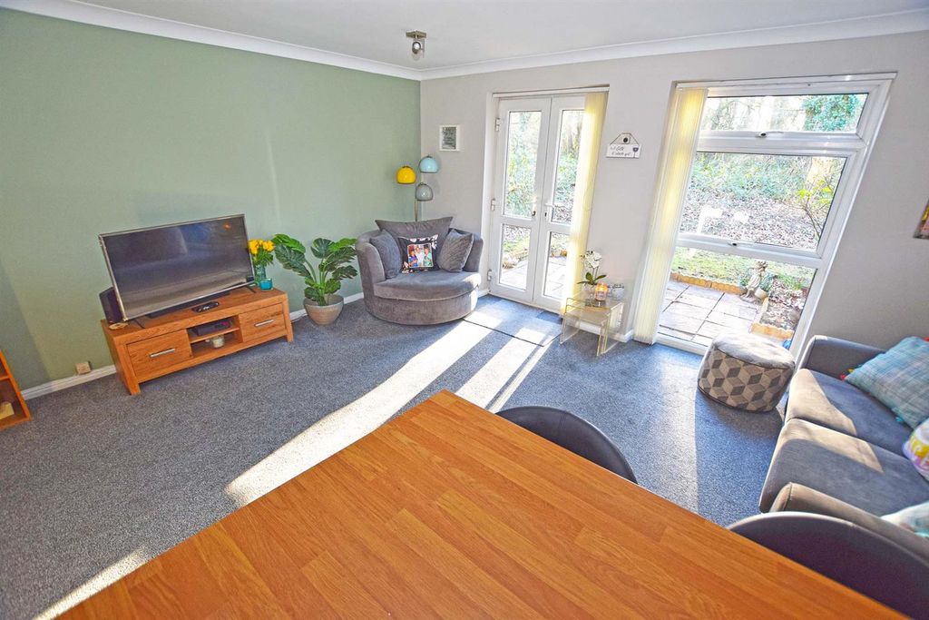 Property photo 3 of 9 Lounge Kitchen