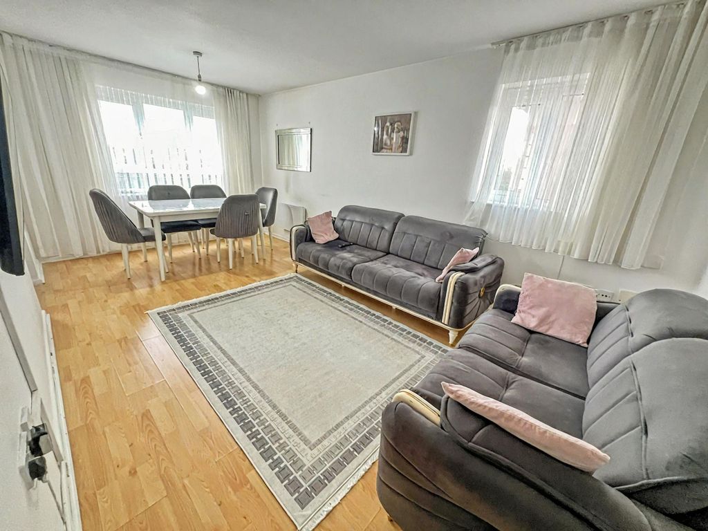 Property photo 1 of 5