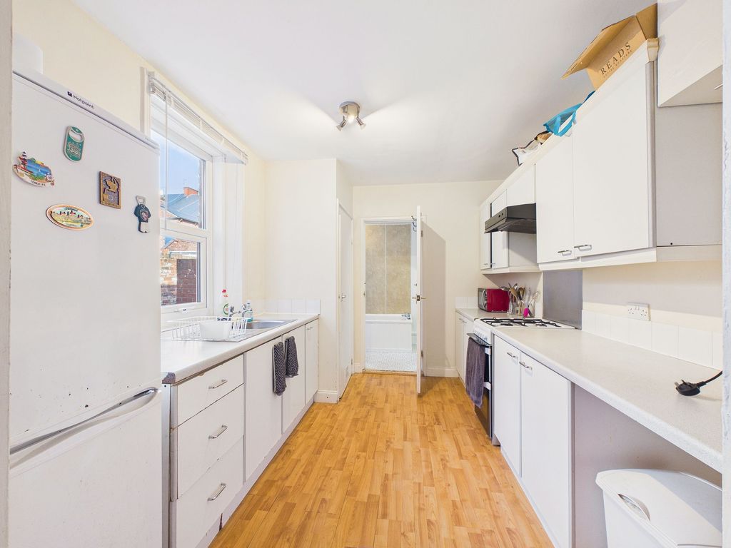 Property photo 3 of 6 Kitchen