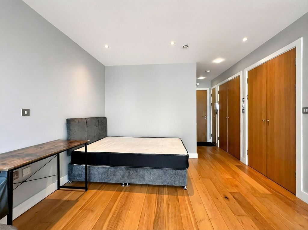 Property photo 3 of 16 Living Space