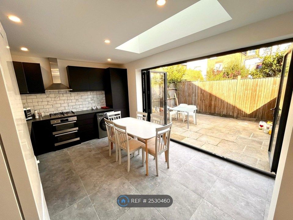 Property photo 2 of 9 Kitchen