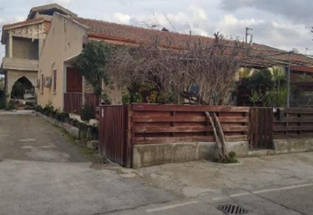 Property photo 1 of 2