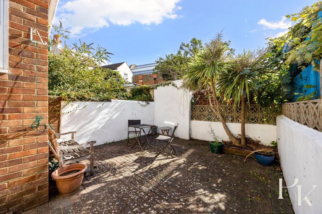 Property photo 2 of 18