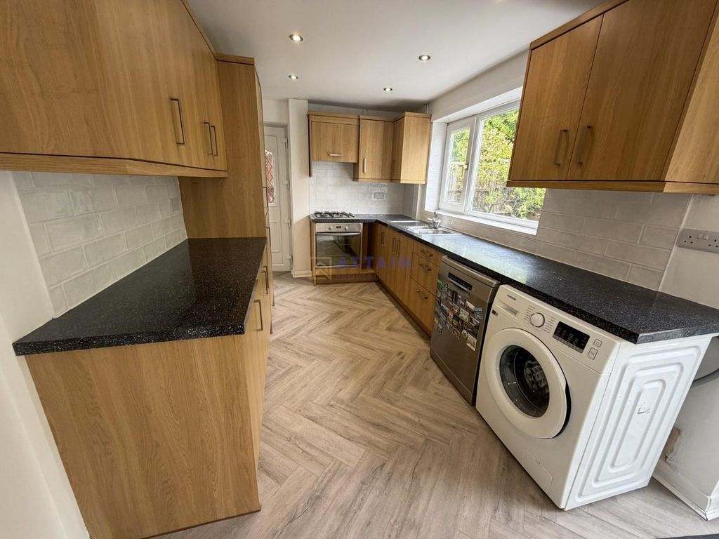 Property photo 3 of 15 Kitchen.Jpg