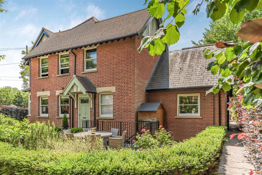 Property photo 1 of 21 External