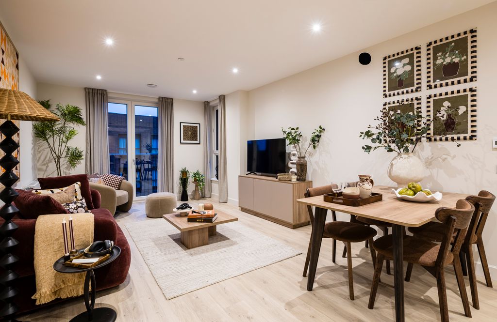 Property photo 2 of 21