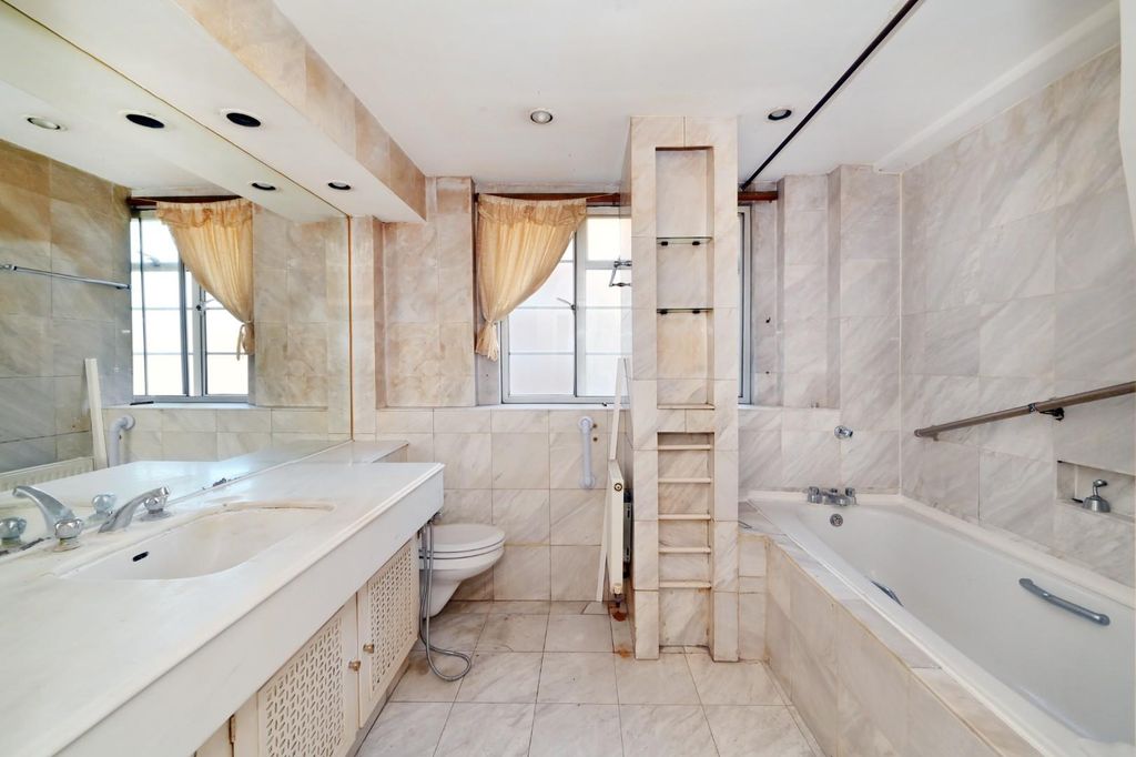 Additional image 5 of 3 bed flat for saleHamilton Court, Maida Vale W9