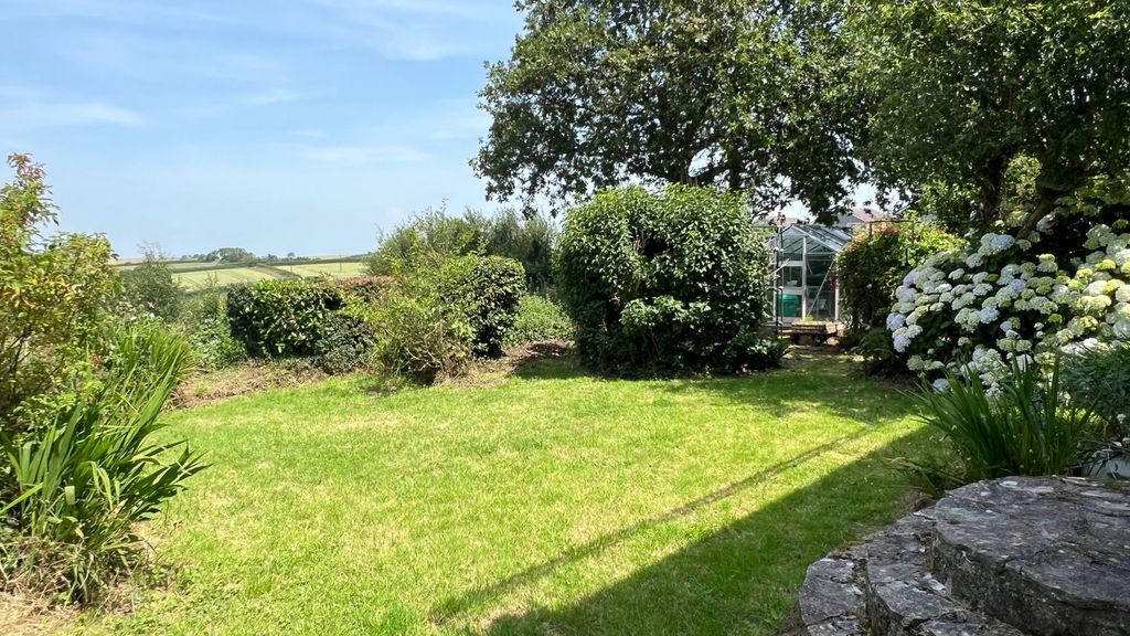 Property photo 2 of 20