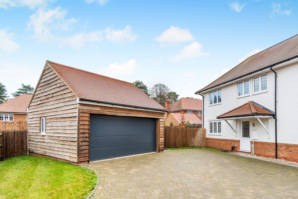 Property photo 3 of 41