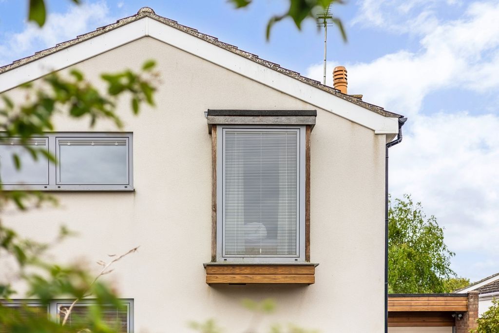 Property photo 3 of 19 107831_12 Clover ...