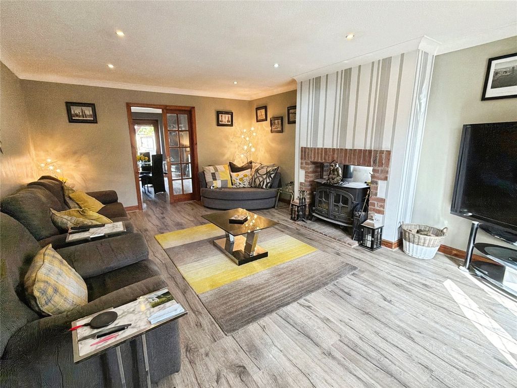 Property photo 2 of 25 Lounge