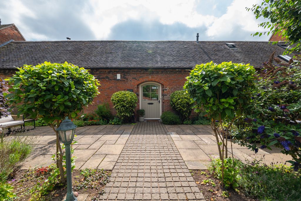 Property photo 2 of 32