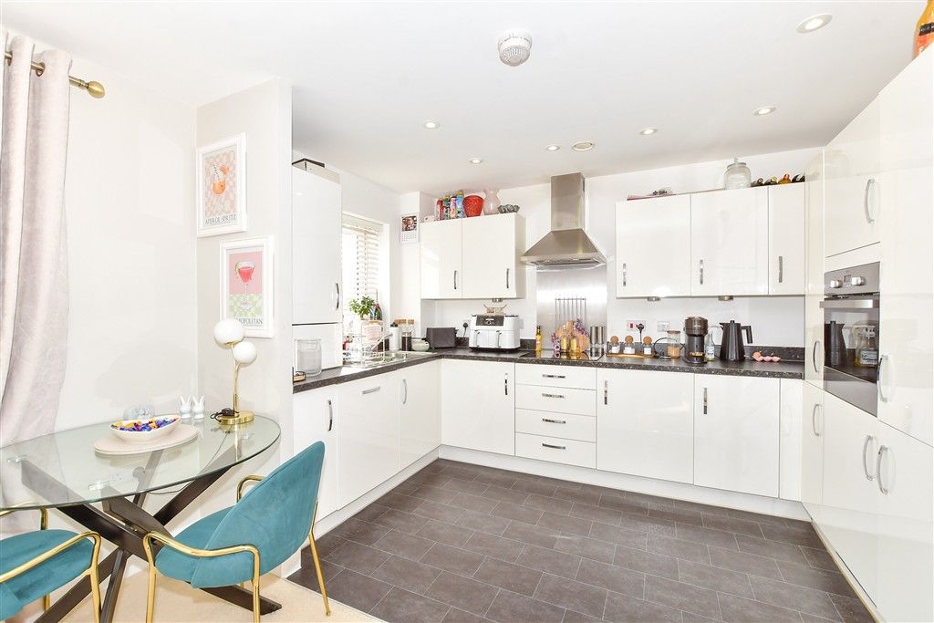 Property photo 2 of 8 Kitchen