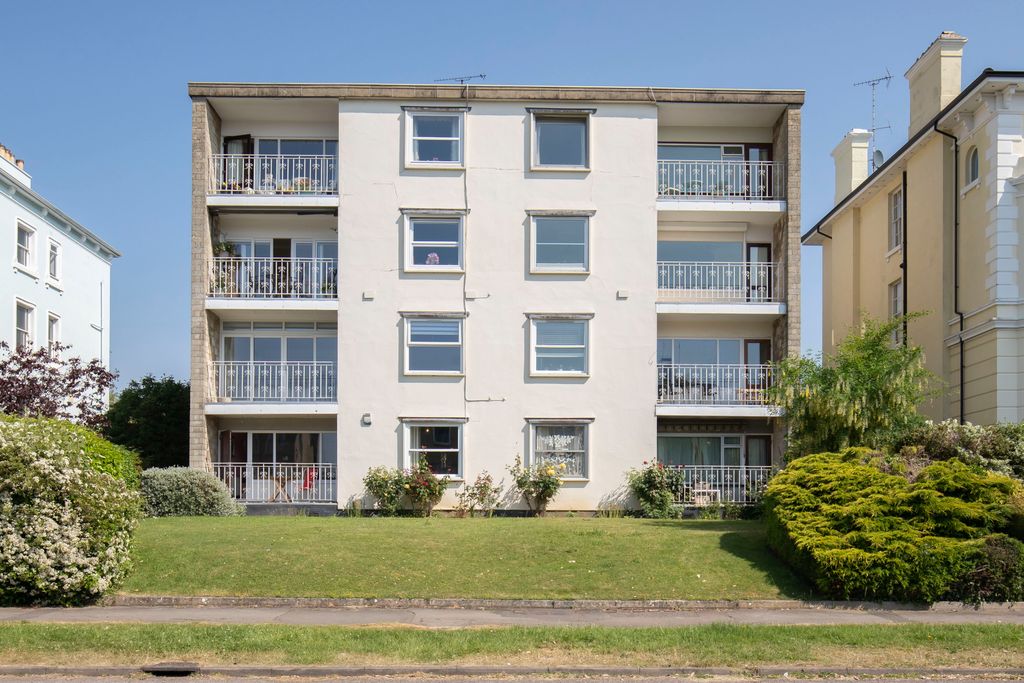 Property photo 3 of 11