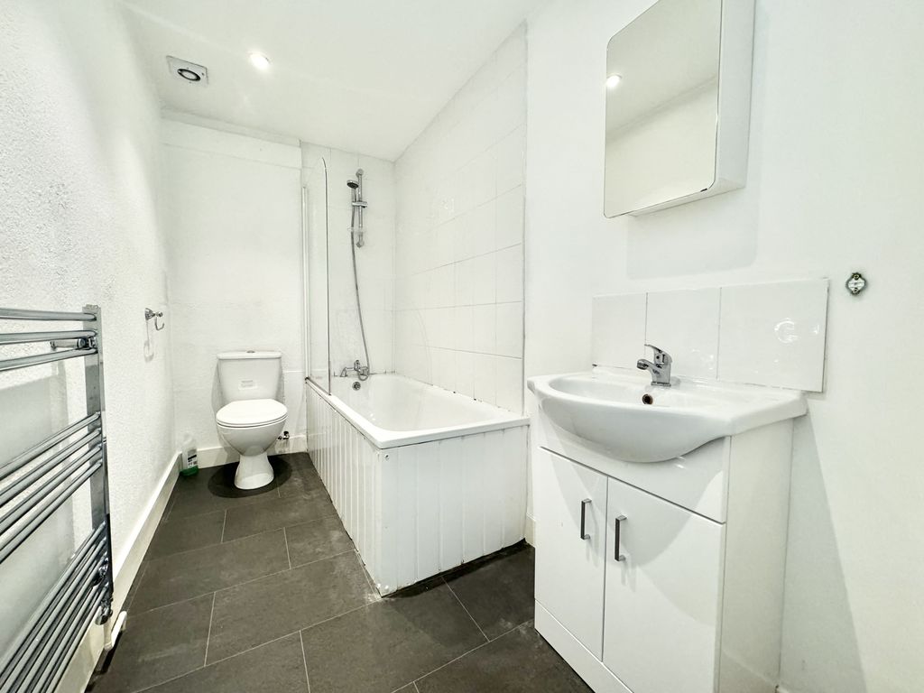 Property photo 3 of 8 Picture 3