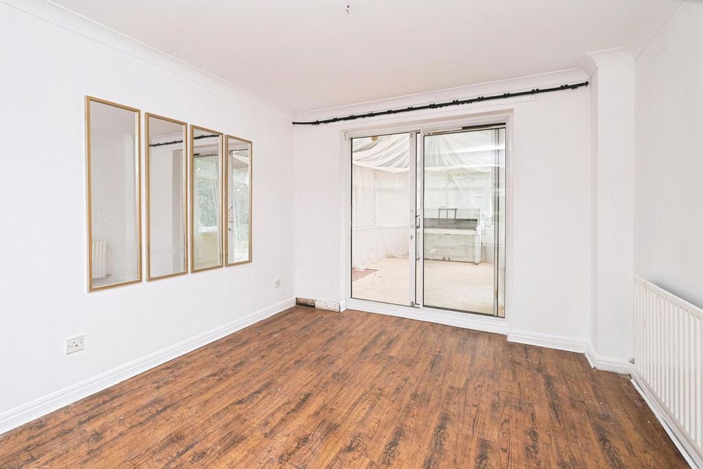 Property photo 3 of 17 Pbox-Img.Jpg