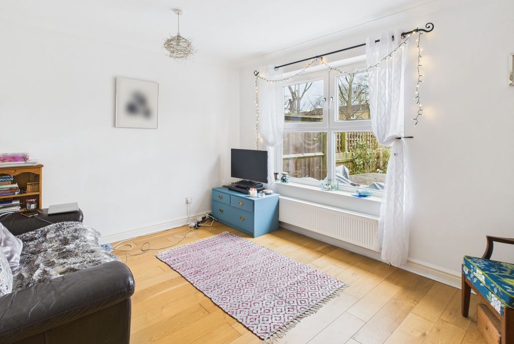 Property photo 2 of 11 Cam02519G0-Pr0235-Still002