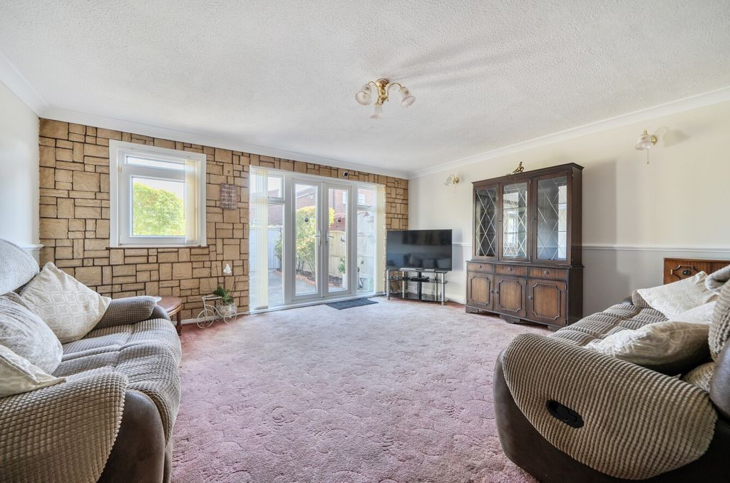 Property photo 2 of 18 4954742