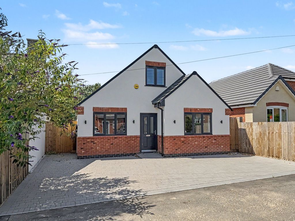 Property photo 1 of 32
