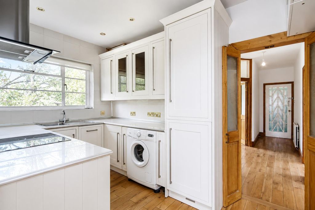 Property photo 2 of 9 3Png