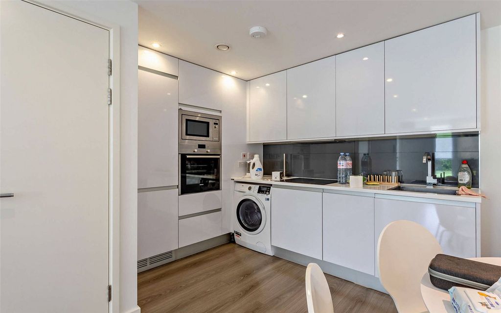 Property photo 2 of 14 Kitchen