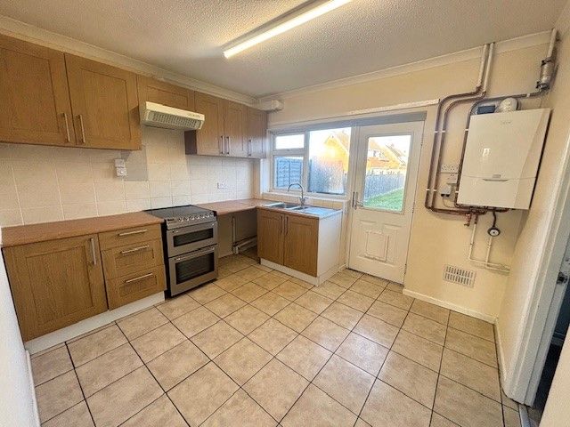 Property photo 3 of 8 Kitchen