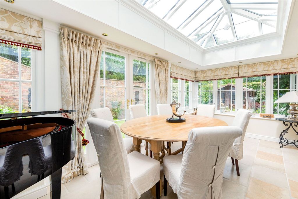 Property photo 3 of 22 Conservatory