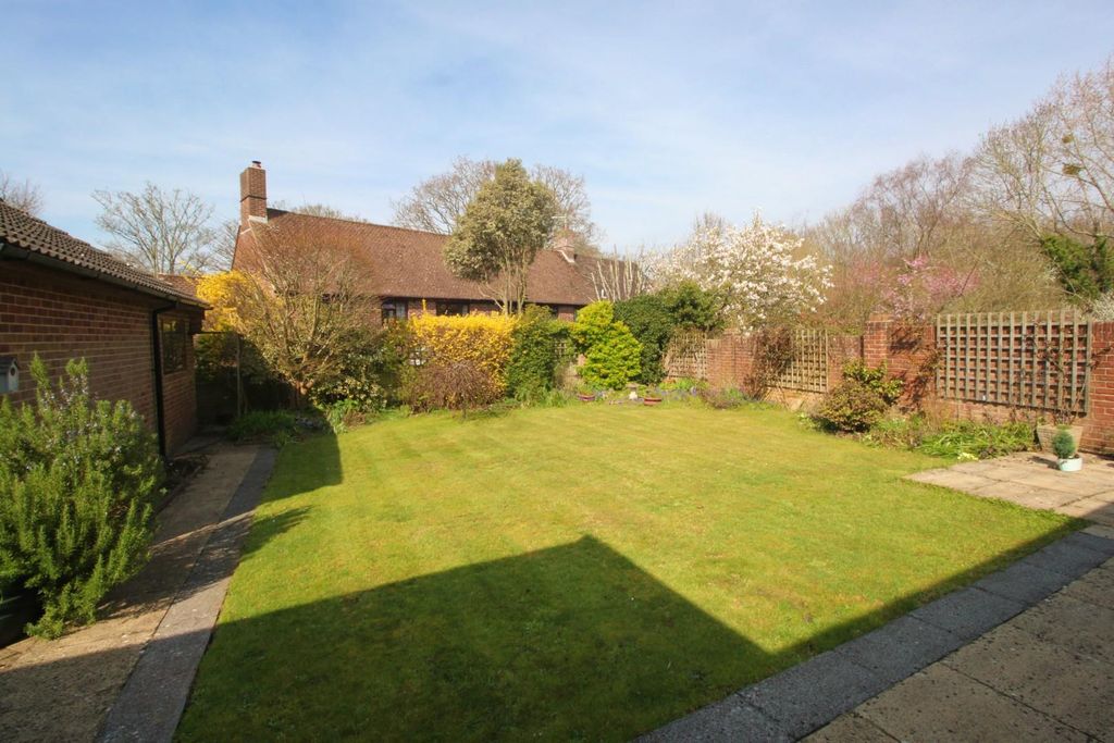 Property photo 2 of 19 Gardn1.Jpg