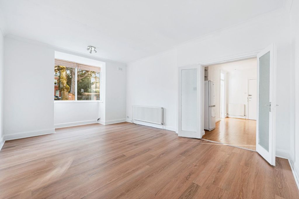 Property photo 2 of 11 Flat 4, 27 Montpellier Road-3.Jpg