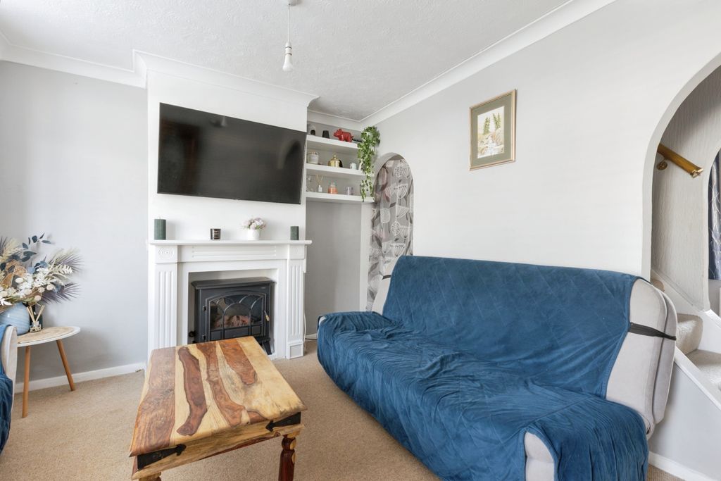 Property photo 3 of 16 Lounge