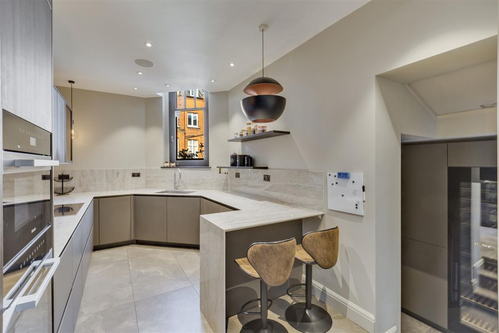 Property photo 3 of 26