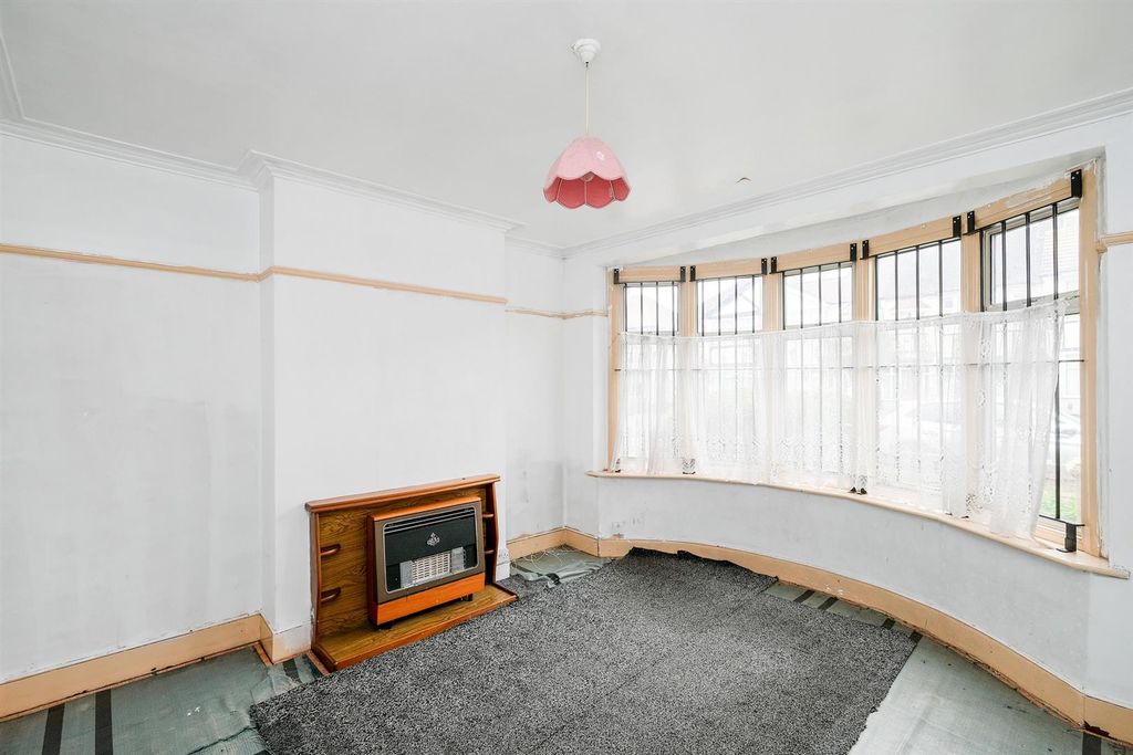 Property photo 3 of 19