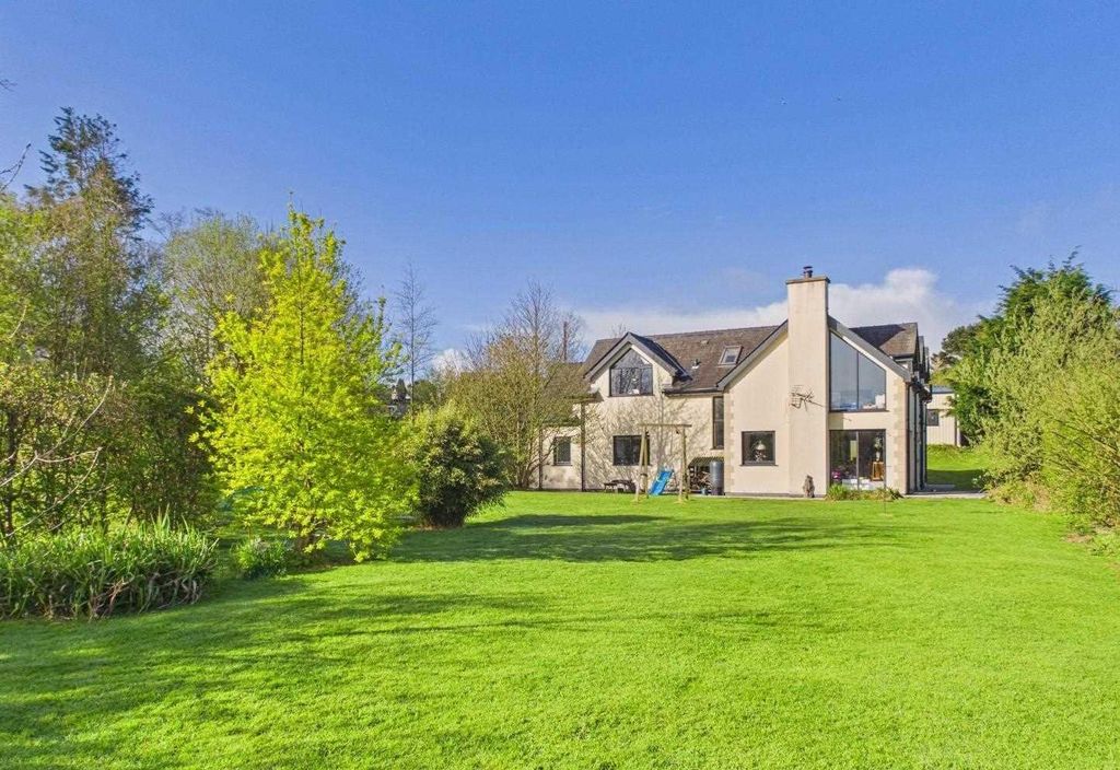 Property photo 1 of 33