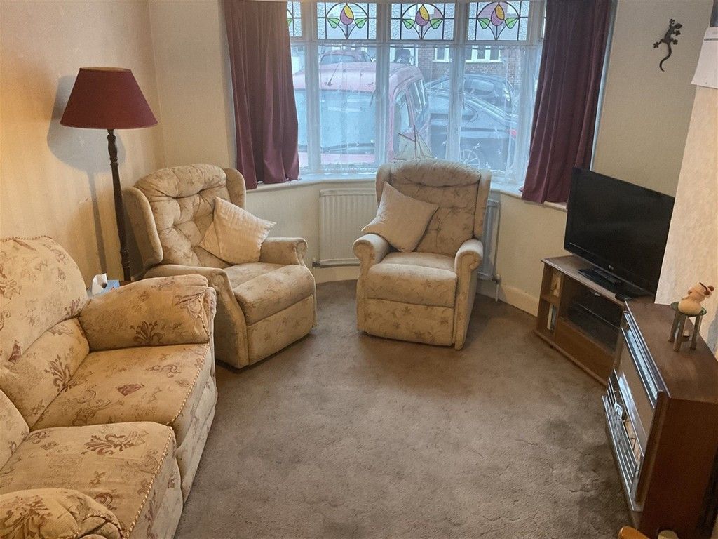 Property photo 3 of 10 Lounge