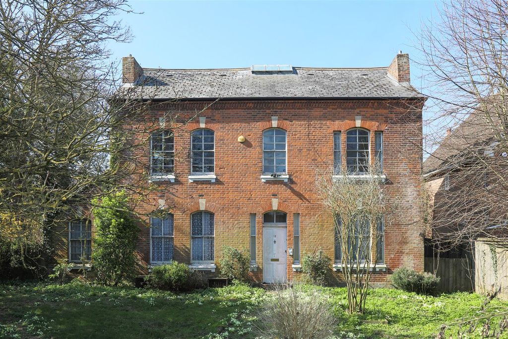 Property photo 1 of 7 Sutton Court 01 - Cropped (002).Jpg