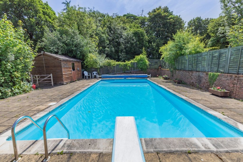 Property photo 3 of 21 Swimming Pool