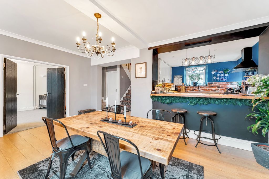 Property photo 2 of 31 3510395