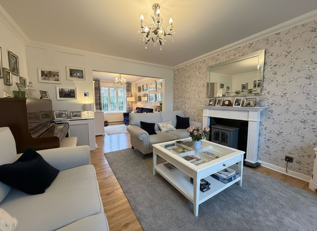 Property photo 3 of 17 Living Room