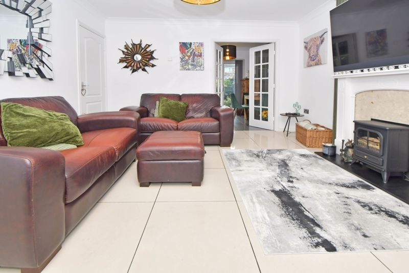 Property photo 2 of 37 Lounge