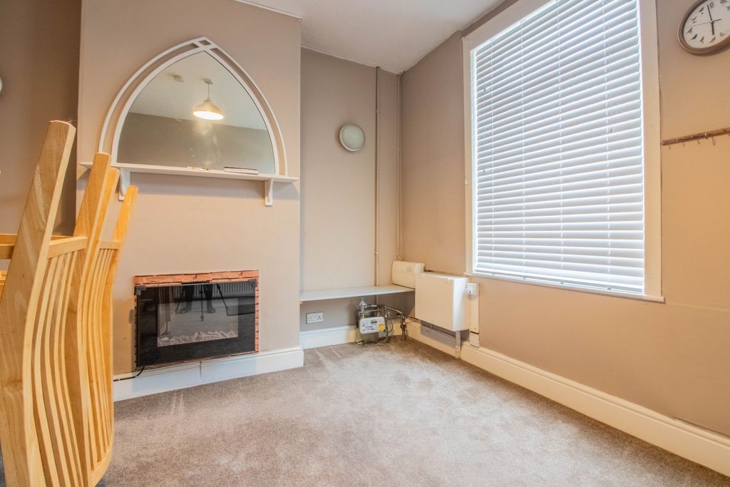 Property photo 3 of 16 E-4