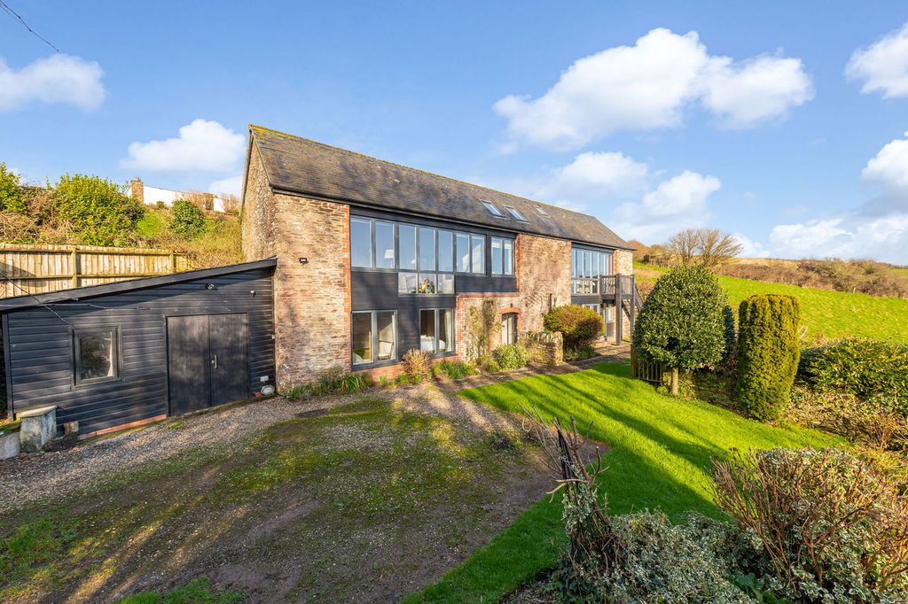 Property photo 2 of 19