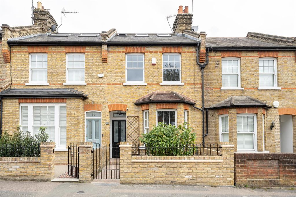 Property photo 1 of 34 Halstead Road, E11