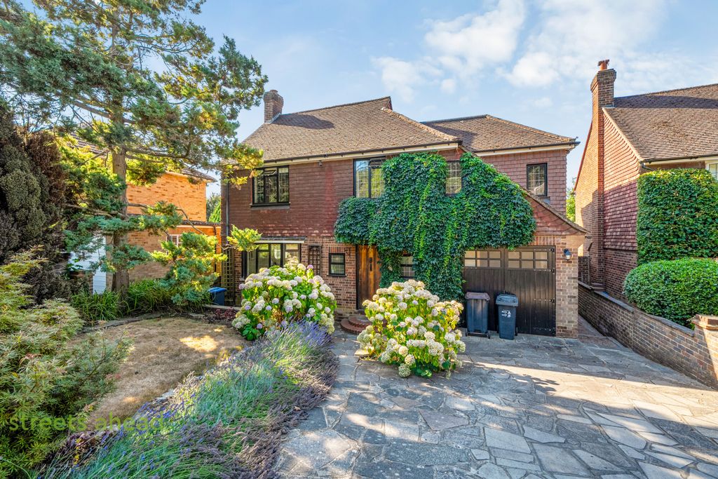 Property photo 1 of 19 E9327F47-A121-4d6...